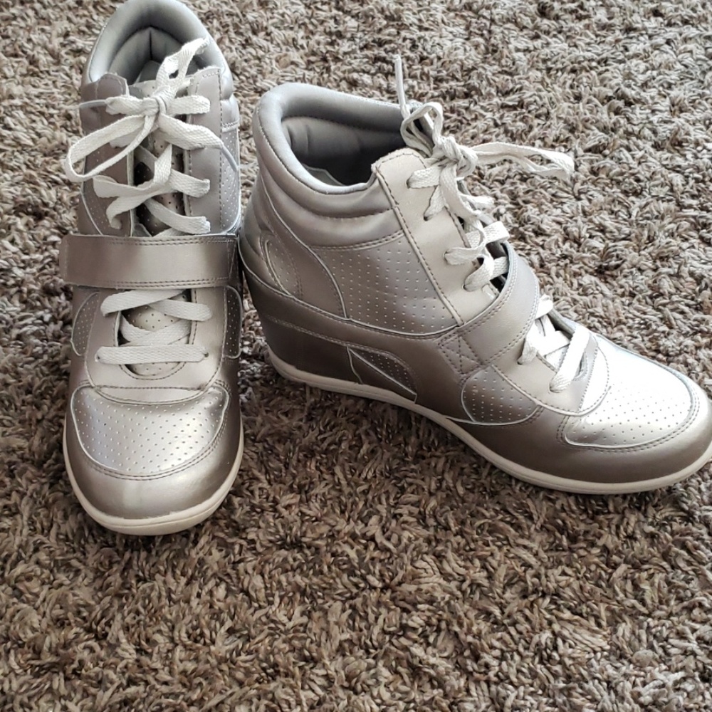 SKCH-3 Sneakers size 7.5